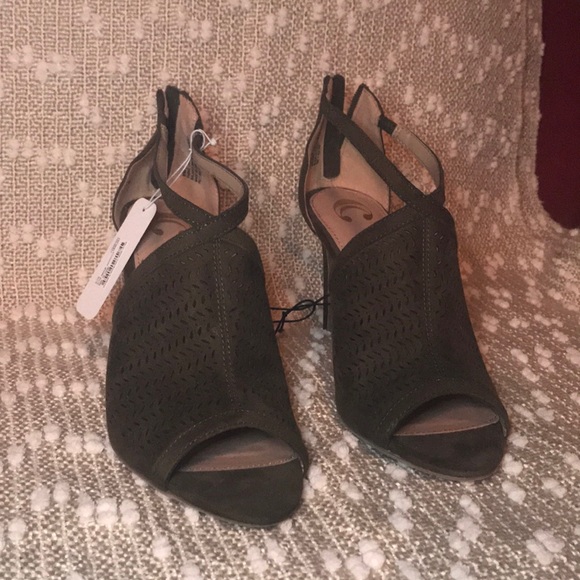 Forest Green Heels - Picture 1 of 4